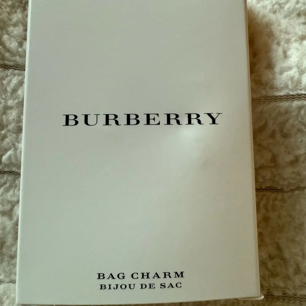 Burberry Gold Heart Keyring/Bagcharm with Ribbon - Picture 4 of 5